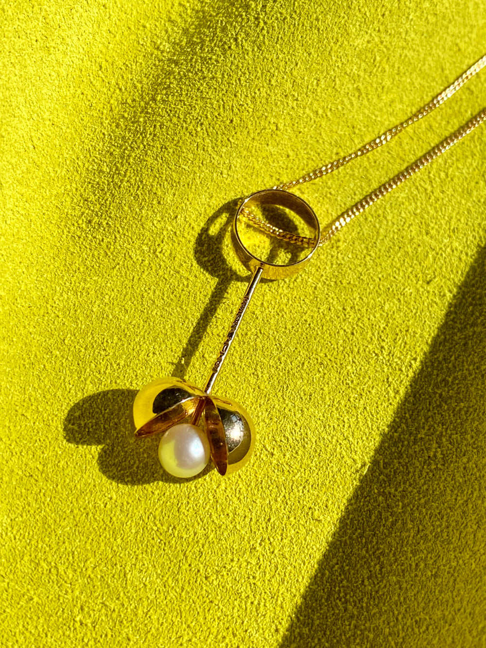 1968 Vintage 14k gold pearl pendant by Olli Auvinen for Westerback