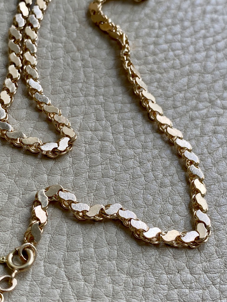 Mirrored double link chain necklace in 14k gold - Excellent 32” long length!