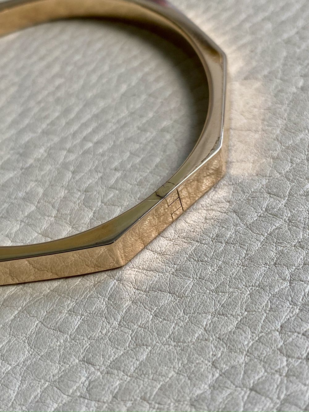 WOW!! 10 Sided Danish Geometric Hinged Bangle in 14k Yellow Gold - Midcentury era - by Bernhard Hertz - 7 inch