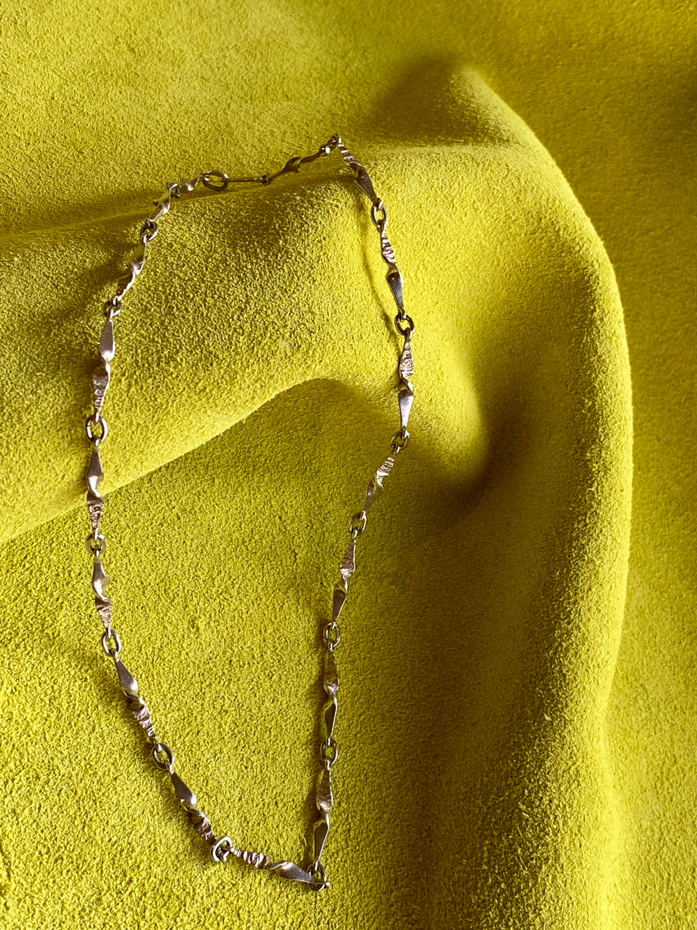 Scandinavian vintage twisted link choker necklace in silver - 16.1 inch length