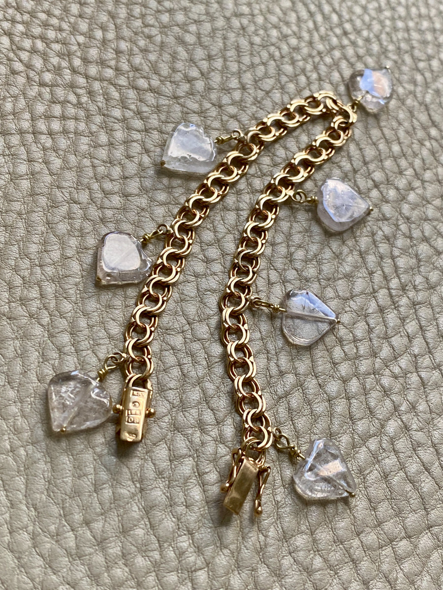 1964 Double link charm bracelet in 18k gold with quartz hearts- 7.75 inch length