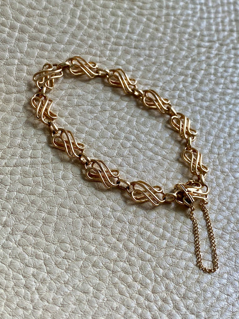 1946 Handmade Cursive Link Bracelet in 18k Gold - Stockholm, Sweden - 7.5 inch length