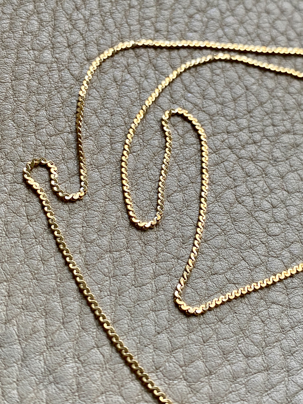 Vintage UnoAErre Italian S-link Chain necklace in 18k Gold- 24.5 Inch Length