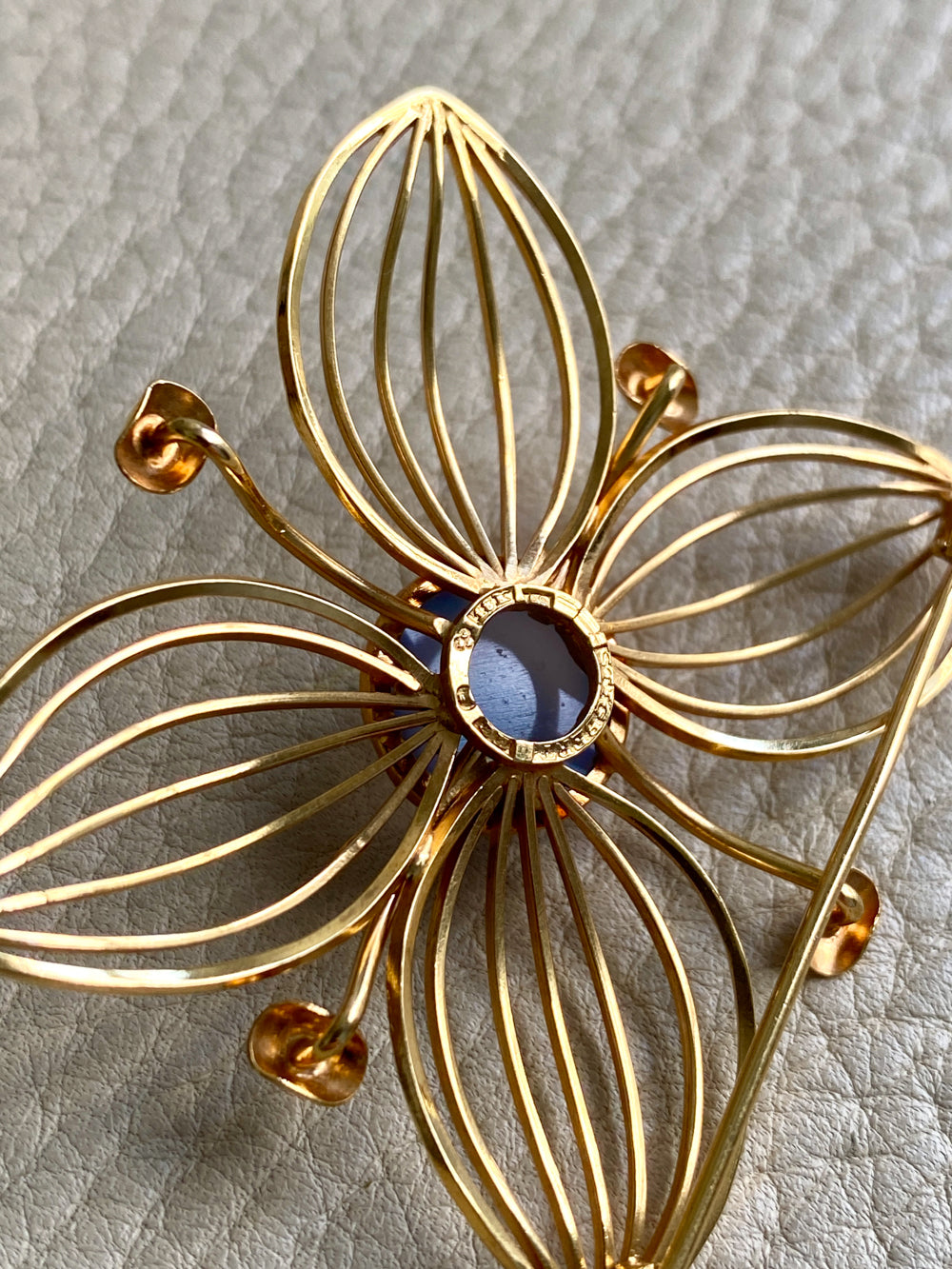 1951 Modernist Four Petal Flower Brooch with Chalcedony Stone in 18k gold - Stockholm, Sweden by Stigbert