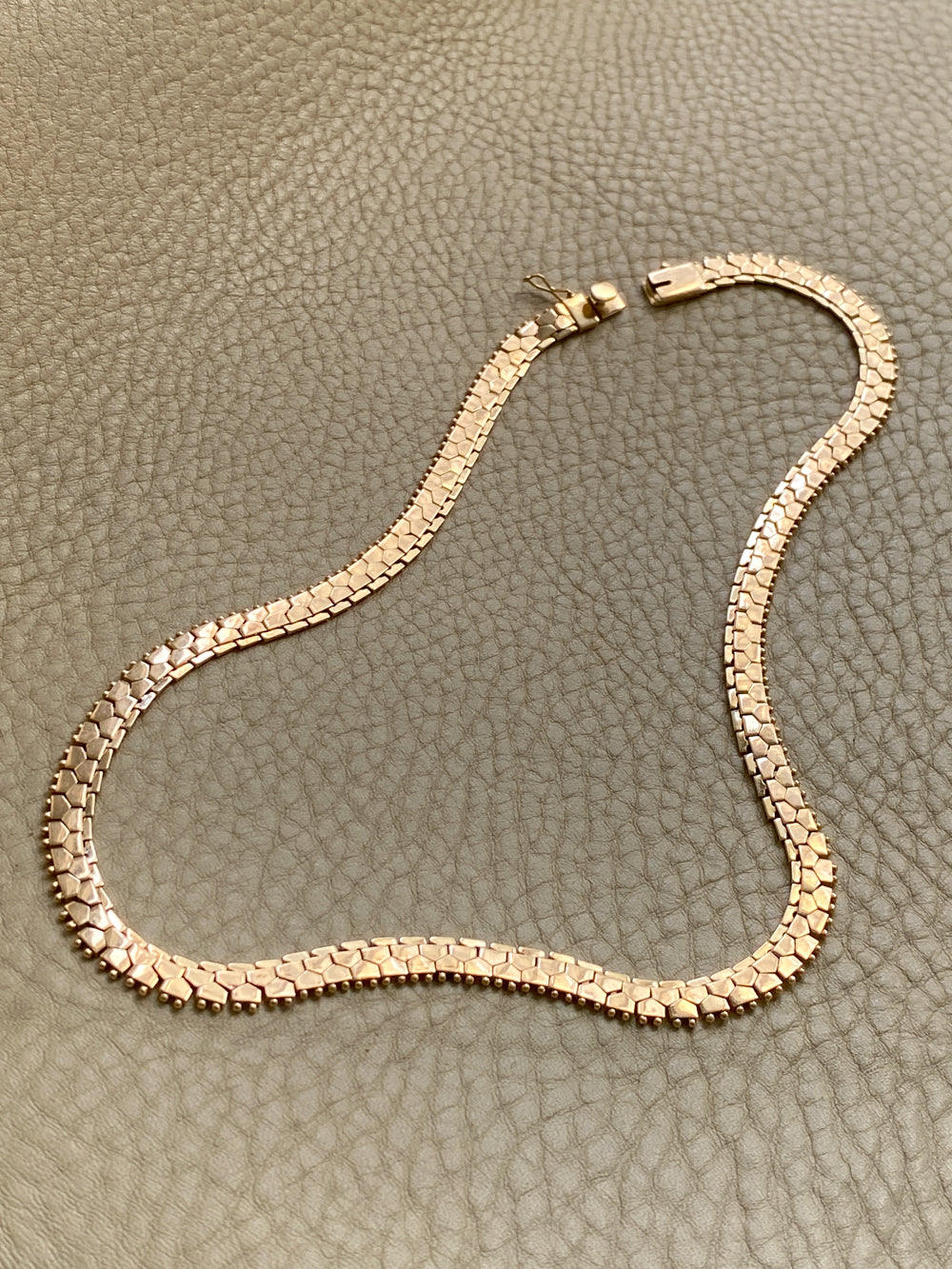 Breathtaking Vintage Honeycomb Link Necklace Made in Solid 18k Gold - 17 inch length