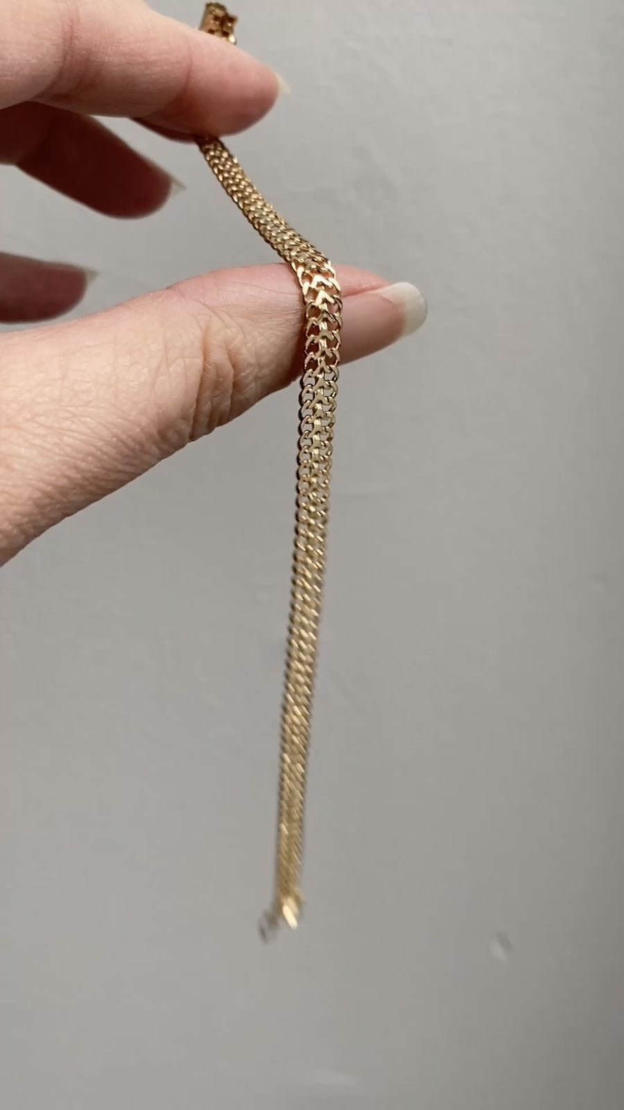 Italian Classic UnoAErre Herringbone Link Bracelet in 18k gold - 7.25 inch length