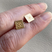 Square hand engraved earrings with 4 petal flower motif in 18k gold